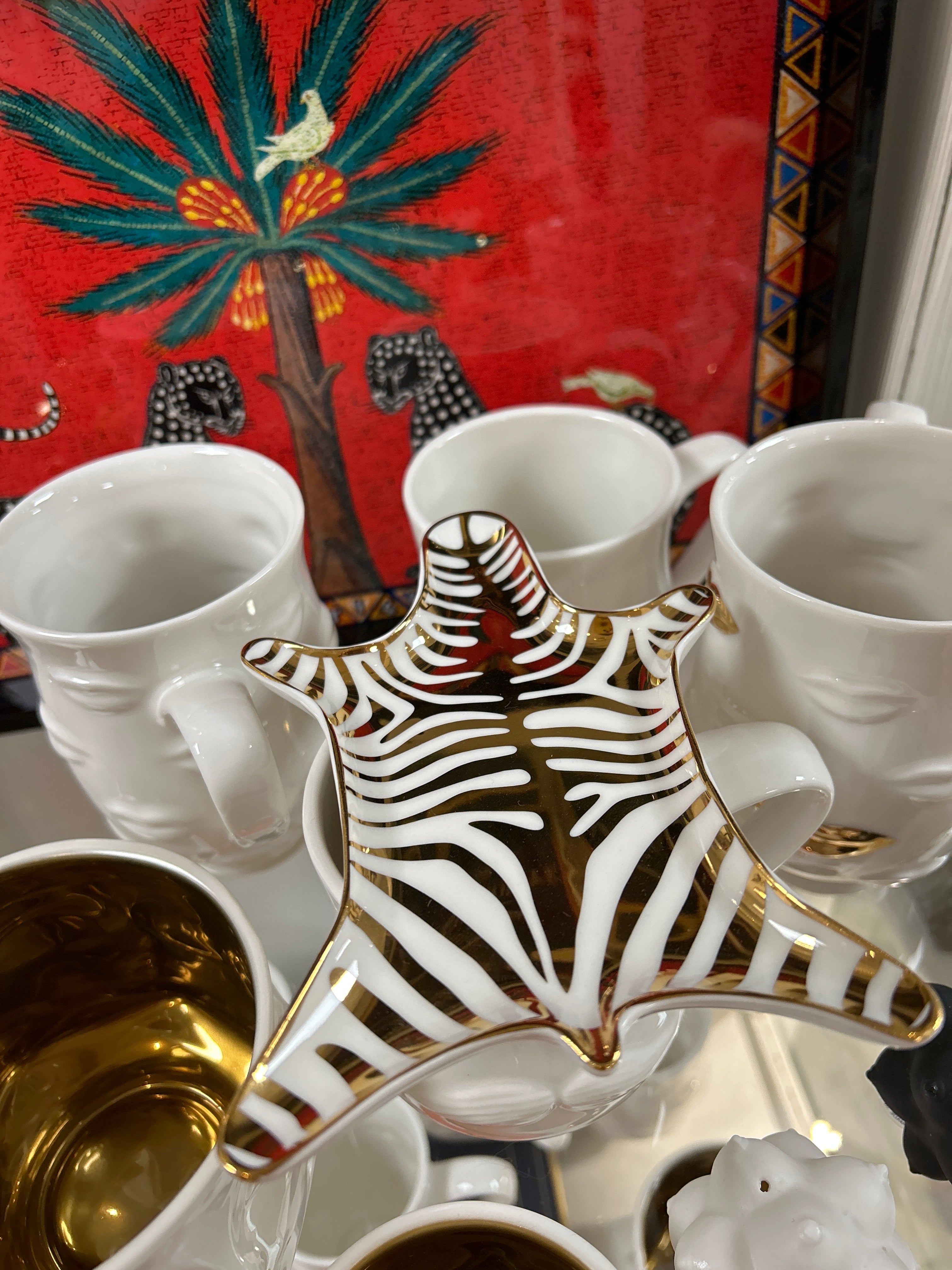 Zebra fat förgylld miljöbild 2