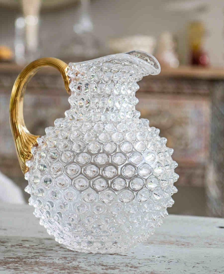 Miljöbild på Paris Hobnail karaff crystal/guld 2 liter