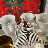 Zebra fat förgylld miljöbild 2